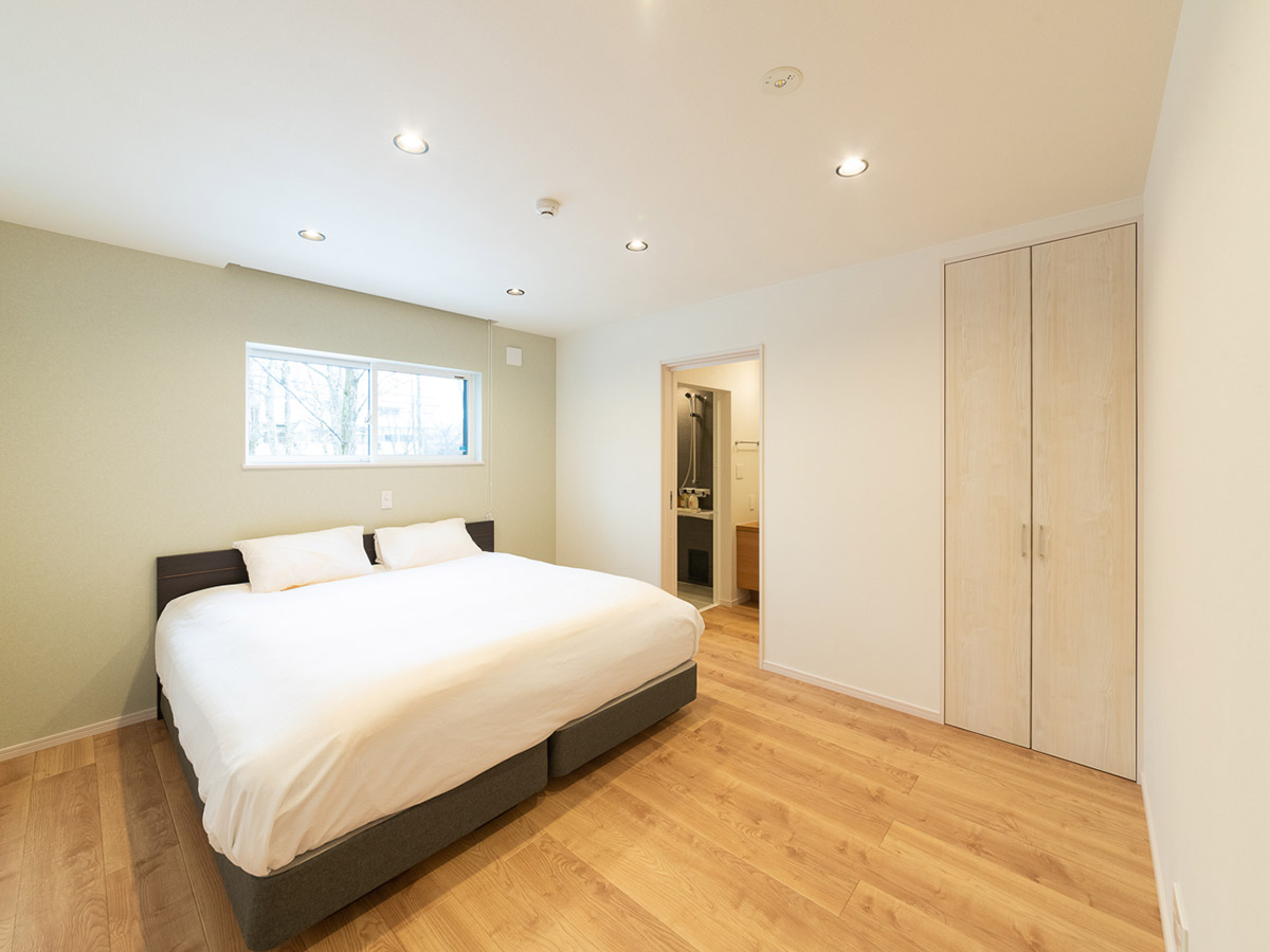 Black Crane Chalet bedroom in Hakuba