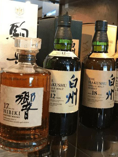 Wine and cocktail bar in Echoland Hakuba