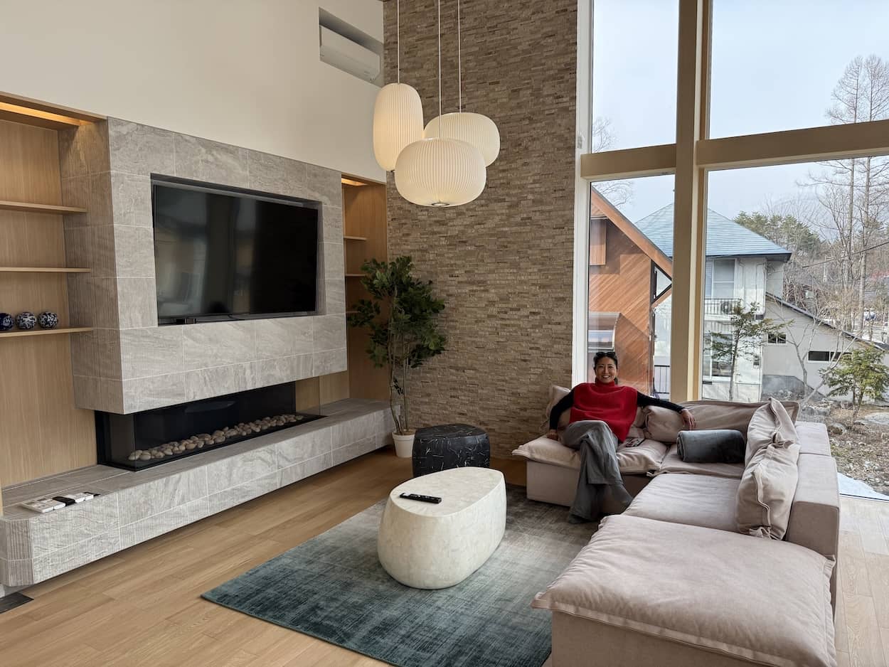 Casa Indigo Luxury Chalet Accommodation - Echoland Onsen Sauna Fireplace Mountain Views