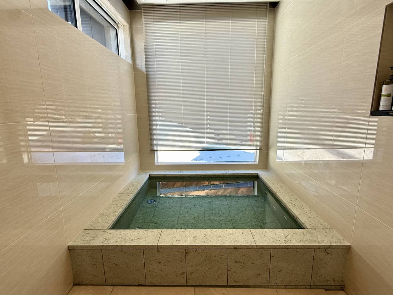 Casa Indigo Luxury Chalet Accommodation - Echoland Onsen Sauna Fireplace Mountain Views