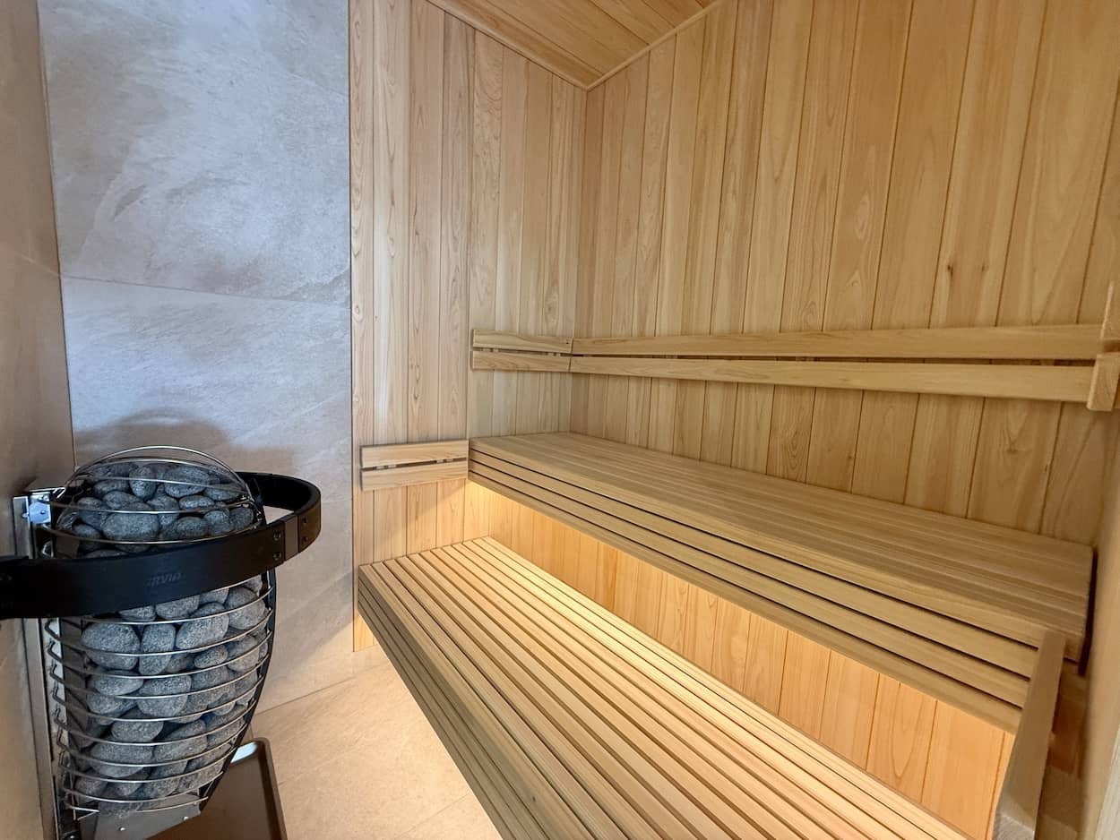 Casa Indigo Luxury Chalet Accommodation - Echoland Onsen Sauna Fireplace Mountain Views