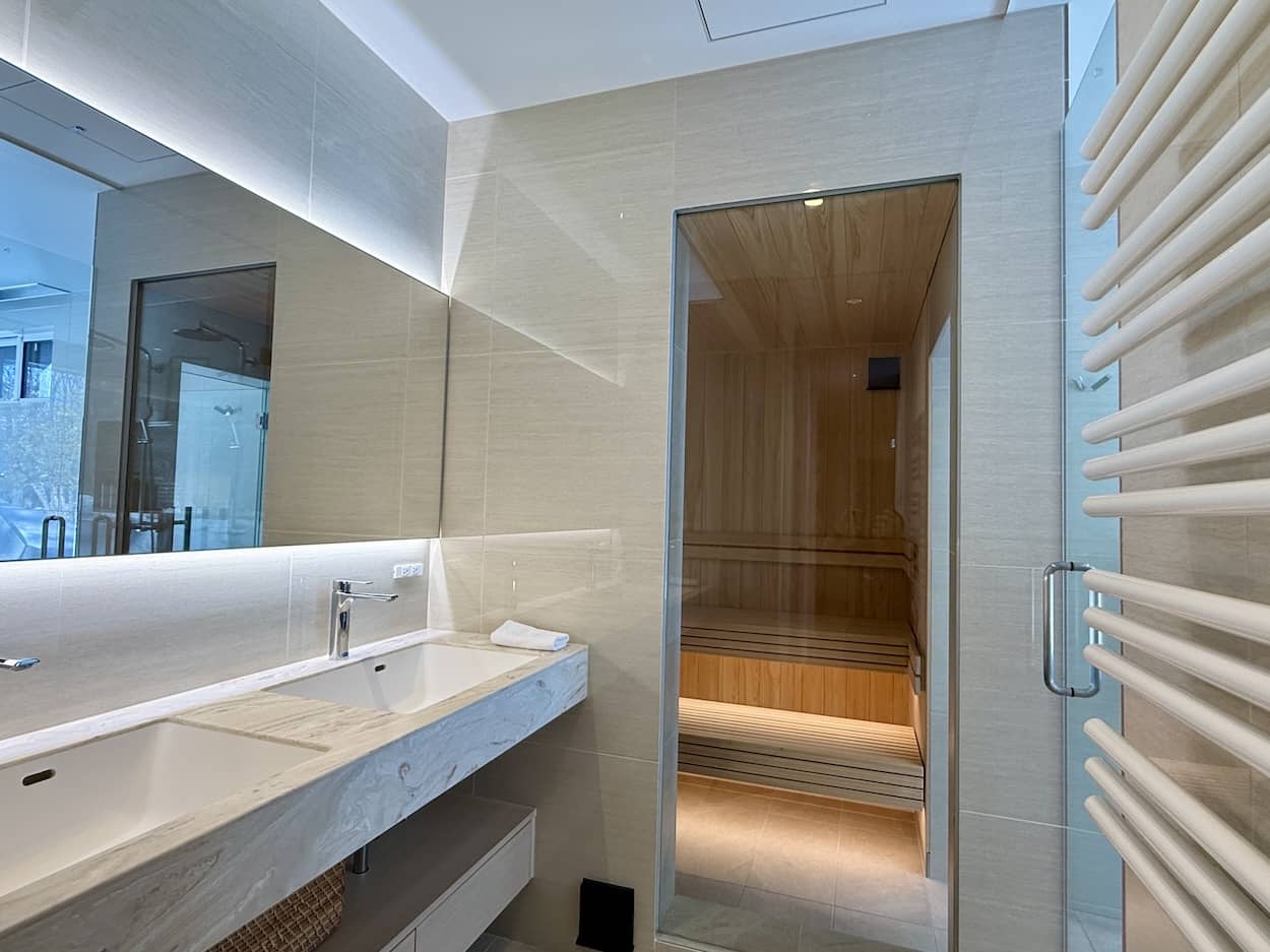 Casa Indigo Luxury Chalet Accommodation - Echoland Onsen Sauna Fireplace Mountain Views